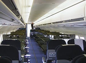SAS MD-90 inredd med plats för 36 patienter på bårar och 40 sittande.